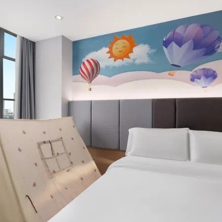 Nanchang Tengwangge International Hotel (Bayi Square Nanchang Station)
