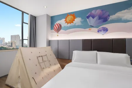 Nanchang Tengwangge International Hotel (Bayi Square Nanchang Station)