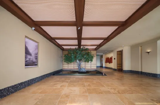 大連星海廣場百年城雕海景亞朵酒店