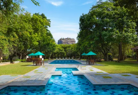 Hotel Sigiriya Отели в г. Сигири