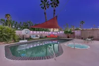 Strip-Side Villa, 6 Beds, Pool, Mini Golf, Karaoke - Private Pools