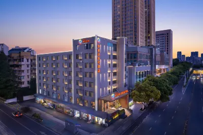 Wuhan University of Technology Ramada Encore Hotel at Jiedaokou Hotel in zona Wuhan University of Technology Sports Department