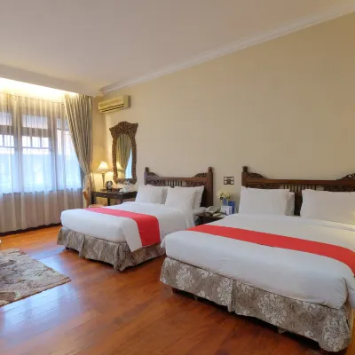 Hotel Diamond Hotels near Loji Gandrung