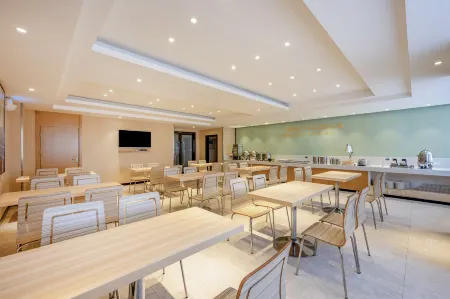 City Comfort Inn Hotel (Zhanjiang South Railway Station) Отели рядом с достопримечательностью «Techeng Island»