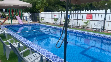 Capital O 91205 Palong Hill Chalet & Resort Отели рядом с достопримечательностью «Самнак Раттанарам»