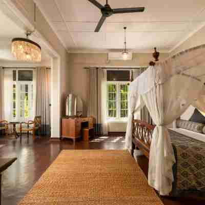 Castle Hill Bungalow by Seven Angels Rooms