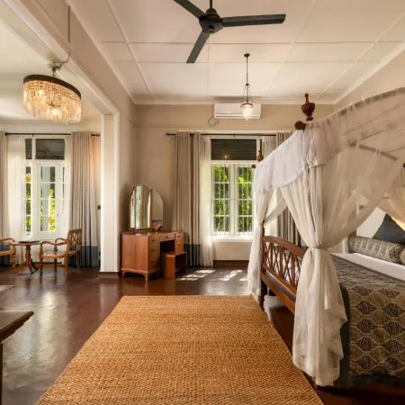 Castle Hill Bungalow by Seven Angels