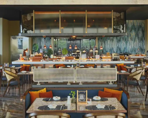 Oakwood Hotel & Apartments Grand Batam Dining Photos