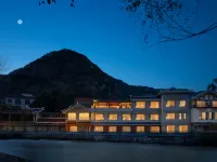 Jiuzhaigou · Mistshroud Mountains & Sunset Glow Snowscape · Sukoon Village Hotels in Jiuzhaigou