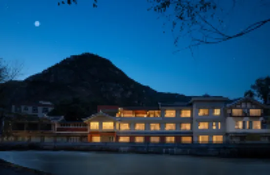 Jiuzhaigou · Mistshroud Mountains & Sunset Glow Snowscape · Sukoon Village