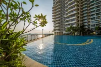 Seafront Country Garden Danga Bay by Lions Bay - Beach