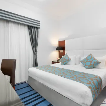 Golden Sands Hotel & Residences Sharjah Отели рядом с достопримечательностью «Аль-Кусейс»