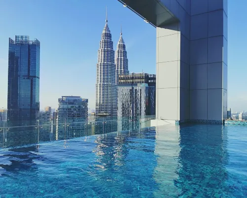Royce Residences KLCC Kuala Lumpur by ALMA ( Rooftop Infinity Pool + 10Mins Walk to KLCC ) Отели рядом с достопримечательностью «Конгресс-центр The Intermark»