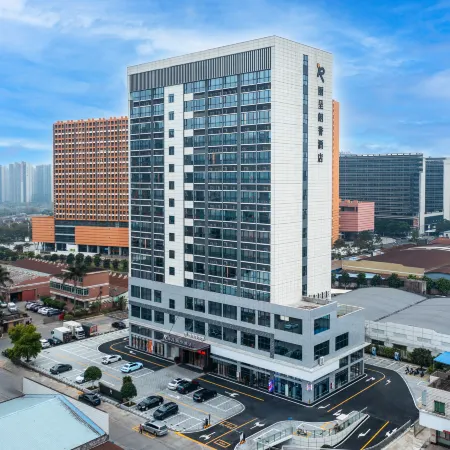 REZEN LONGUU Hotel (Foshan Sanshan Newcity North Subway Station Store)