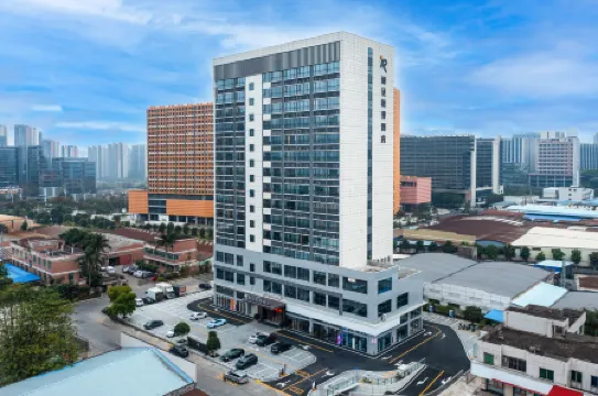 REZEN LONGUU Hotel (Foshan Sanshan Newcity North Subway Station Store)