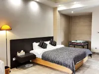 Yunoji Forest Courtyard Homestay (Wufengxi Ancient Town) - Balkoner
