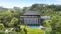 Mercure Cibadak Sukabumi Resort - parking