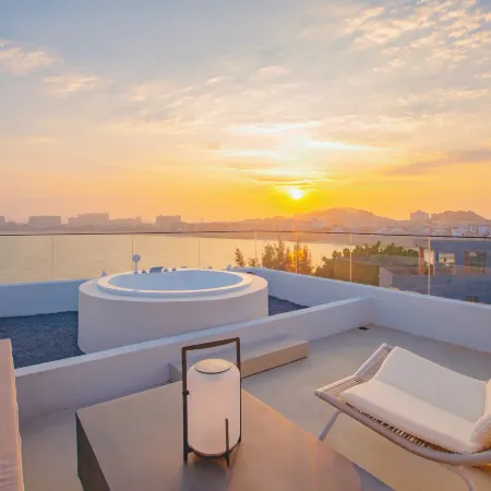 Dongshan Bay Man Scenic Apartment (Nanmen Bay)