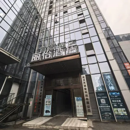 Country Inn & Suites by Radisson Hotel (Wuhan Railway Station Happy Valley)