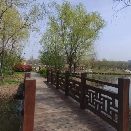 Qianshan Platinum Yishang Hotel (Xuehu Park)