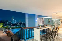 Grand Swiss-Belhotel Darmo - piscina