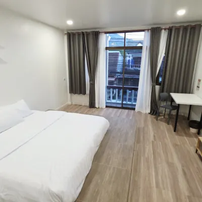 SUP Hometel Phuket Отели рядом с достопримечательностью «Ват Си Сунтхон»