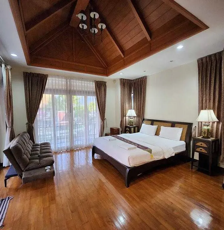 4 ห้องนอน / 5 ห้องน้ำ