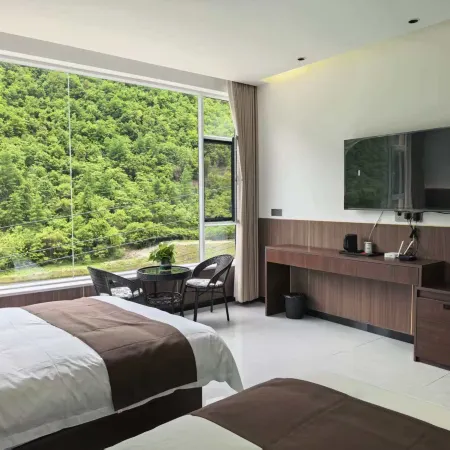 ‌Lake & Mountain Secluded Retreat‌