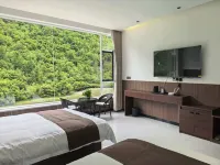 ‌Lake & Mountain Secluded Retreat‌
