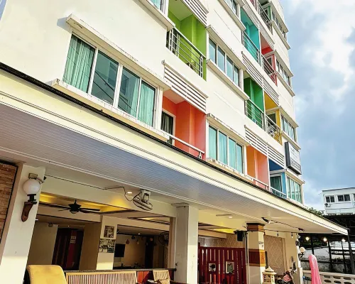Decare Hotel Patong โรงแรมใกล้หาดไตรตรัง