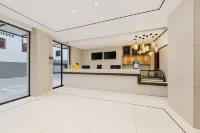 Roland Hotel (Sanya Haitangwan Linwang Night Market Branch)