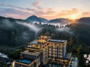 Yangshuo·JUE | AWAKENING • Viewing Guilin Landscape • Garden Pool • Resort Mansion