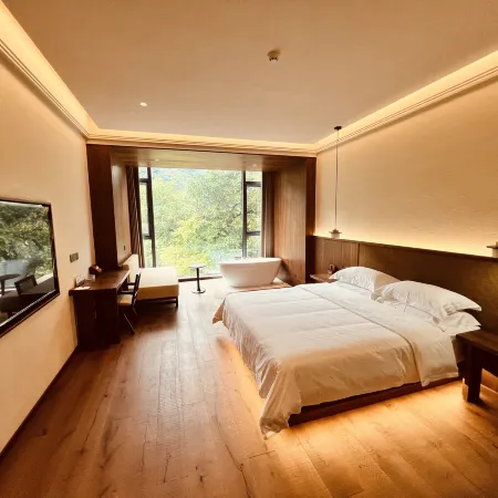 Shitai Guniujiang Wolongju Wellness Hotel