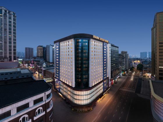 Dalian Zhongshan Public Square Russian Style Street Atour Hotel