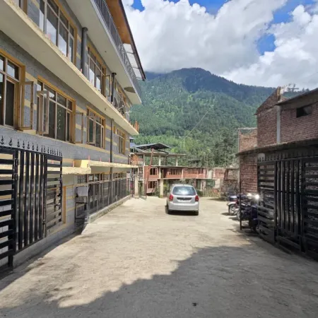 Hotel The Destination Manali ( 850m from Mall Road)