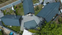 Tres Villa | 400 + sqm private yard w/pool & Solar system - موقف سيارات