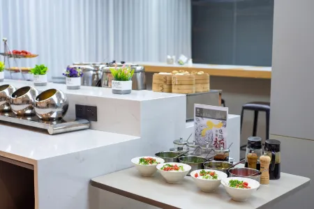 Hanting Hotel (Yunxian Fortune Center Branch)