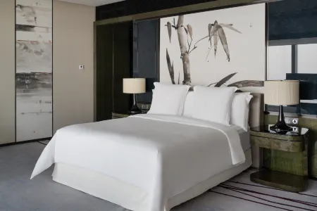 Four Seasons Hotel Guangzhou Отели рядом с достопримечательностью «Guangdong Technical College of Water Resources and Electric Engineering Tianhe Campus»