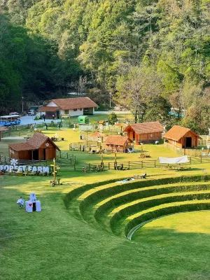Longyan Senlin Shuixiang Resort