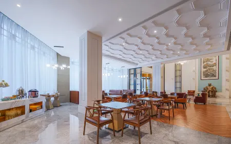 Vienna International Hotel (Yiyang Taojiang Dongfang New Town Branch)