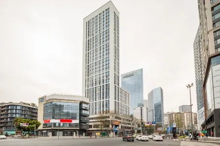 Chengdu Youyue·HOUSE Service Apartment (Chunxi Road Tianfu Square Branch) Отели рядом с достопримечательностью «FilNESS STUDio BANANA»