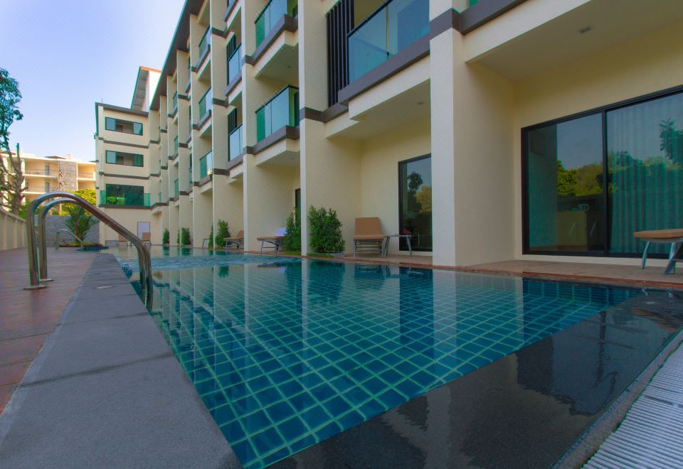 5. 에어포트 비치 ..