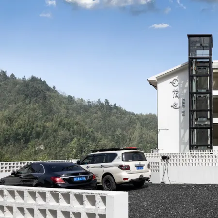 JANE Hot Spring Hotel (Anji Yunshang Grassland Panda Tribe Adventure Park Branch)