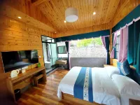 Yichang Linjianglou Boutique Homestay - إقامة ريفية