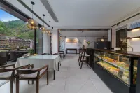 Xueqingji Yunlu River View Homestay - พร้อมอาหารเช้า