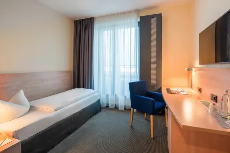 IntercityHotel Hamburg Hauptbahnhof Отели в г. Гамбург