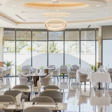 Otres Beach Hotel Отели рядом с достопримечательностью «Пляж Очутель»