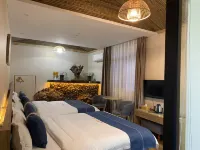 Huoshan Canyon Inn (Liuwanqingxia Scenic Area)