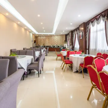 Ziding Longsheng Hotel (Zhengzhou Zijingshan Subway Station Branch) Отели рядом с достопримечательностью «Zhengzhou Shang Dynasty Ruins»