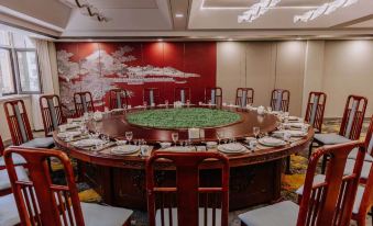 Chifeng Golden Lion Crown Xishang Jiayan Hotel